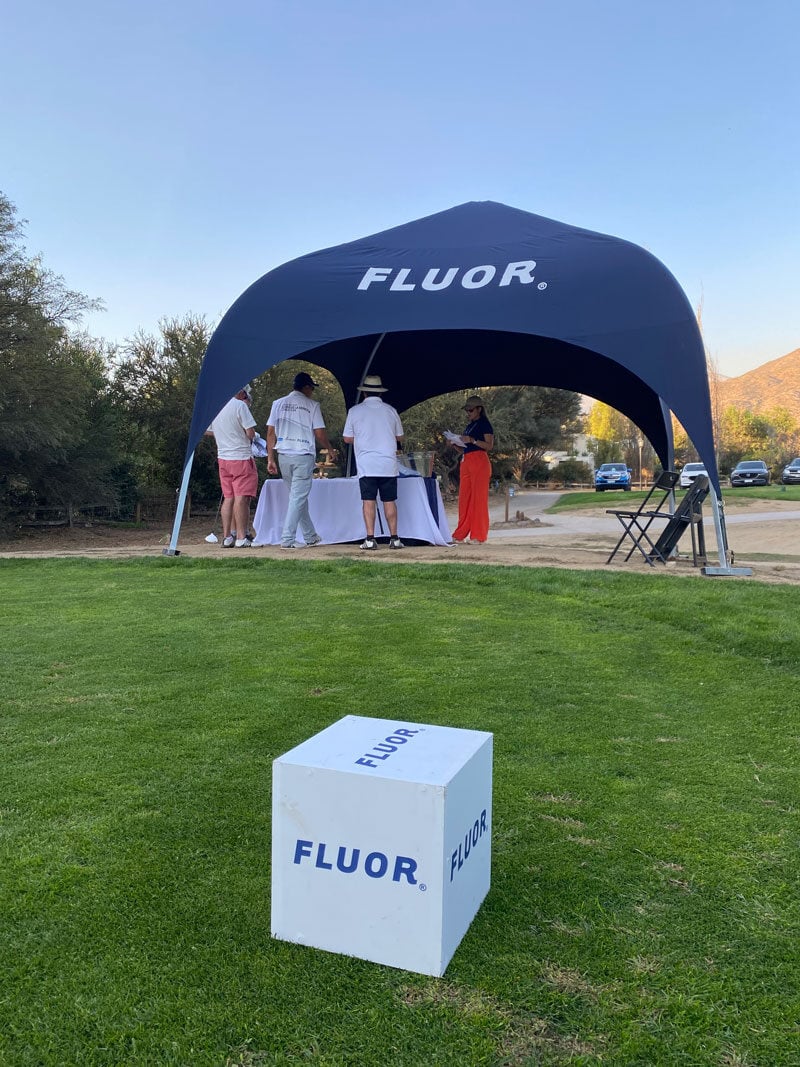 coctel-al-aire-libre-fluor-club-de-golf