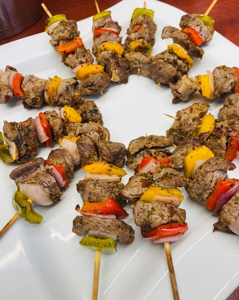 mini-brocheta-carne-chimichurry-ulala-banqueteria