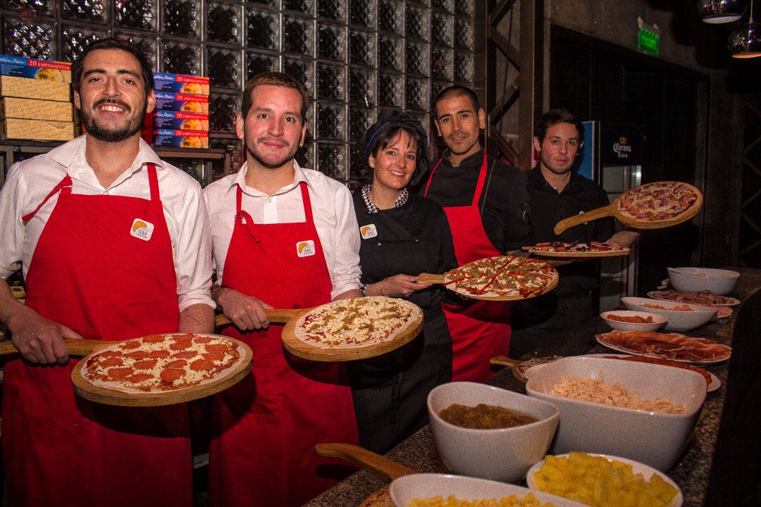 staff-de-pizzas-a-la-piedra-a-domicilio-gourmet-ulala-banqueteria